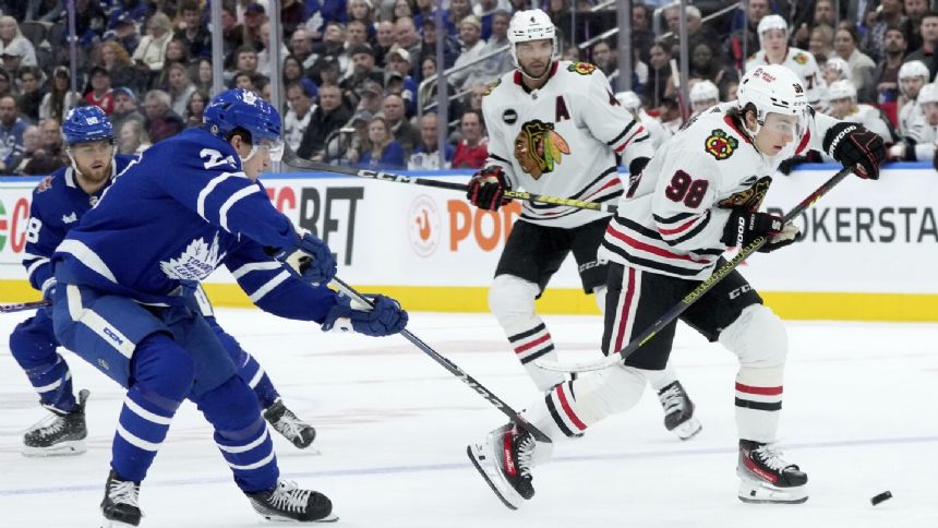 Corey Perry scores as Chicago Blackhawks top Toronto Maple Leafs 4-1