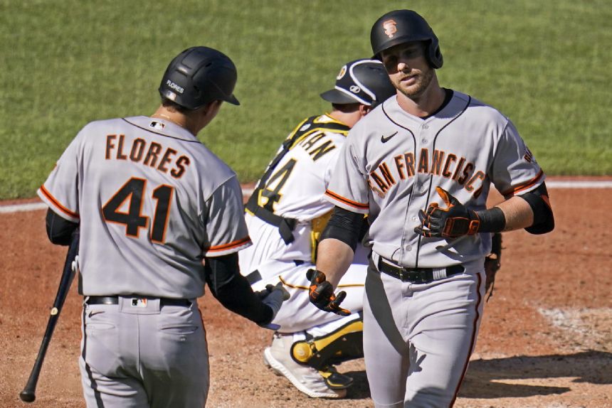 Crawford, Giants pounce on shaky Pirates bullpen in 7-5 win