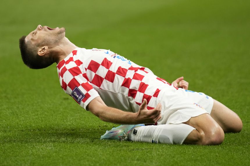 Croatia downs Canada 4-1 at World Cup on Kramaric's 2 goals