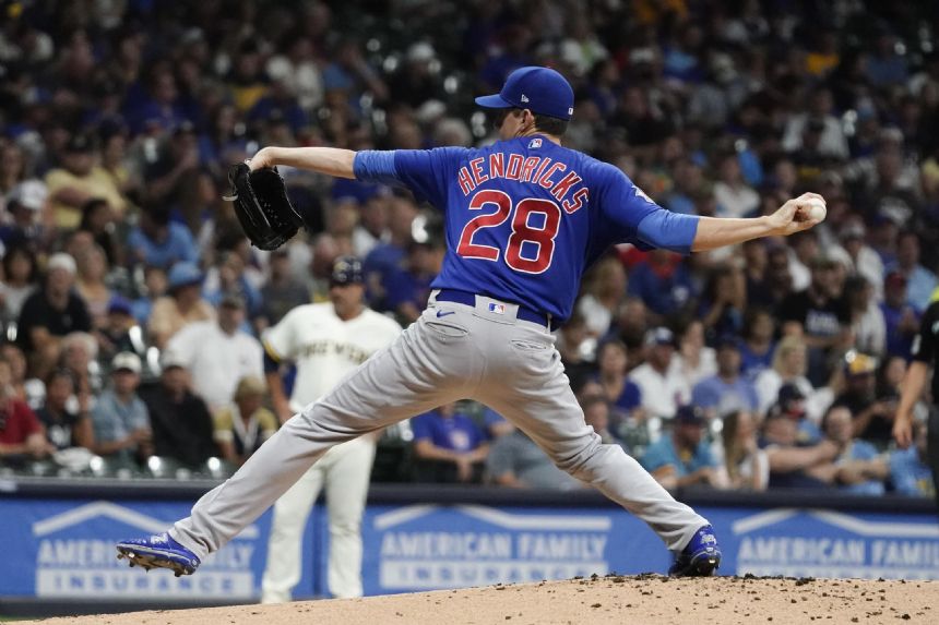 Cubs' Hendricks leaves after 3 innings due to sore shoulder