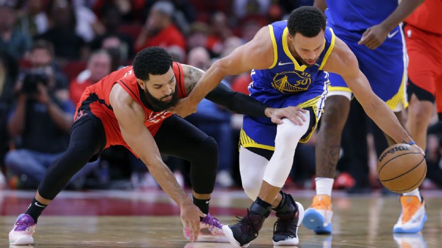 Curry scores 24 with four 3's late to lead Warriors to 106-95 win over Rockets