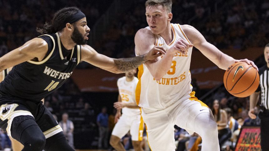 Dalton Knecht scores 18 to lead No. 7 Tennessee past Wofford 82-61