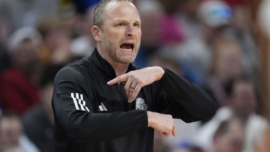 Darian DeVries named men's basketball coach at West Virginia after 6 seasons at Drake