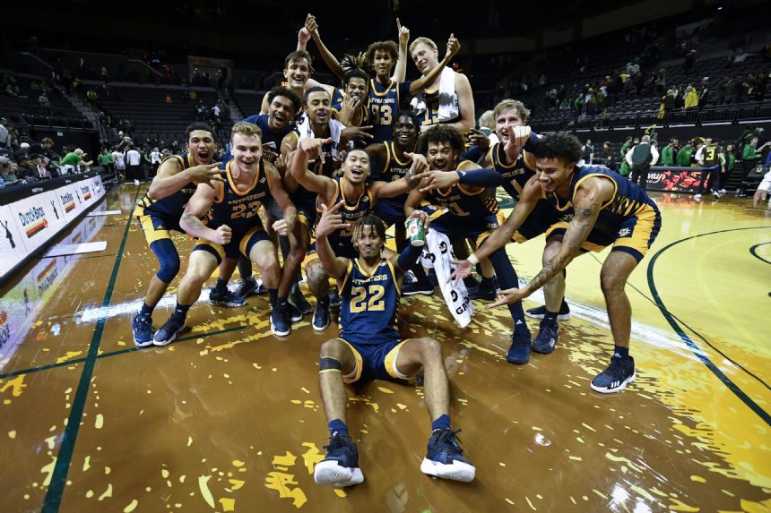 Davis helps UC Irvine shock No. 21 Oregon