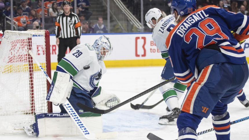 DeSmith stops 32 shots and Canucks sweep season series with 3-1 win over Oilers