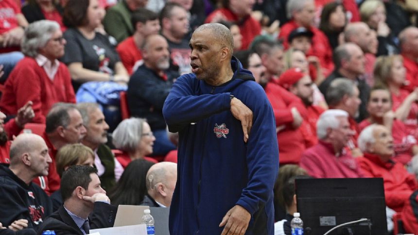 Detroit Mercy and coach Mike Davis agree to part ways after Titans finish season at 1-31