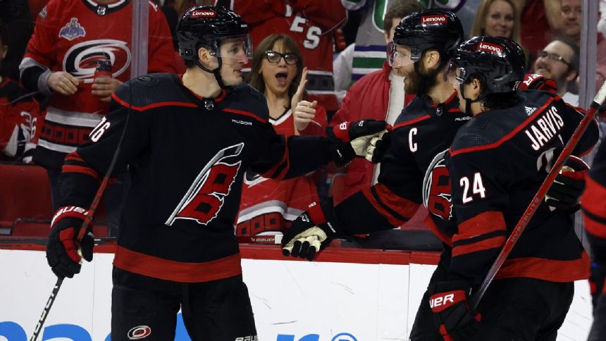 Devils fall to Hurricanes after coach Lindy Ruff hit in the face by a puck. Oilers win 15th straight