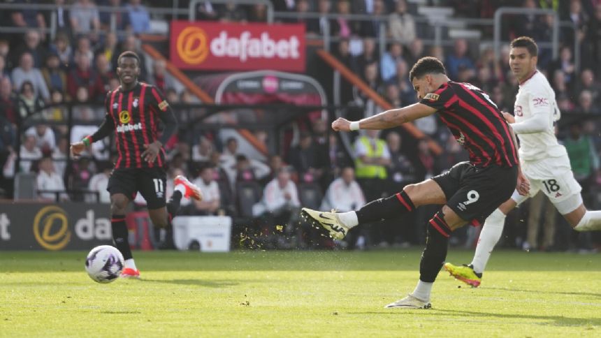 Disputed penalty gives Man U draw at Bournemouth as CL qualification slips further away