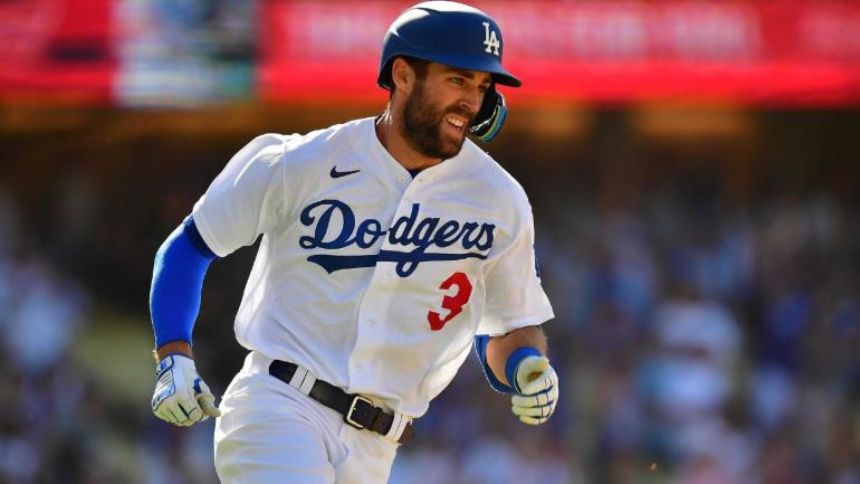 Dodgers' Chris Taylor to be placed on injured list with fractured foot