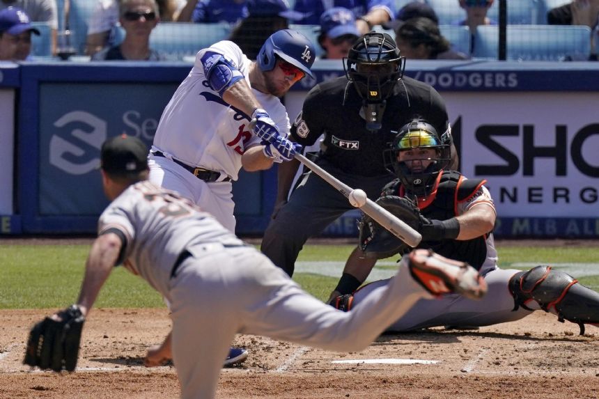 Dodgers rally for 7-4 win over Giants, sweep 4 from rivals