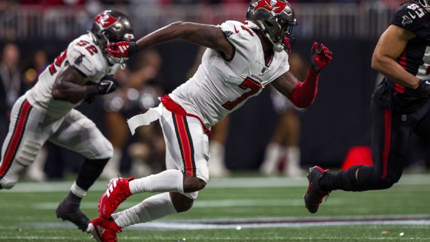 Dolphins agree on a 1-year deal with linebacker Shaquil Barrett