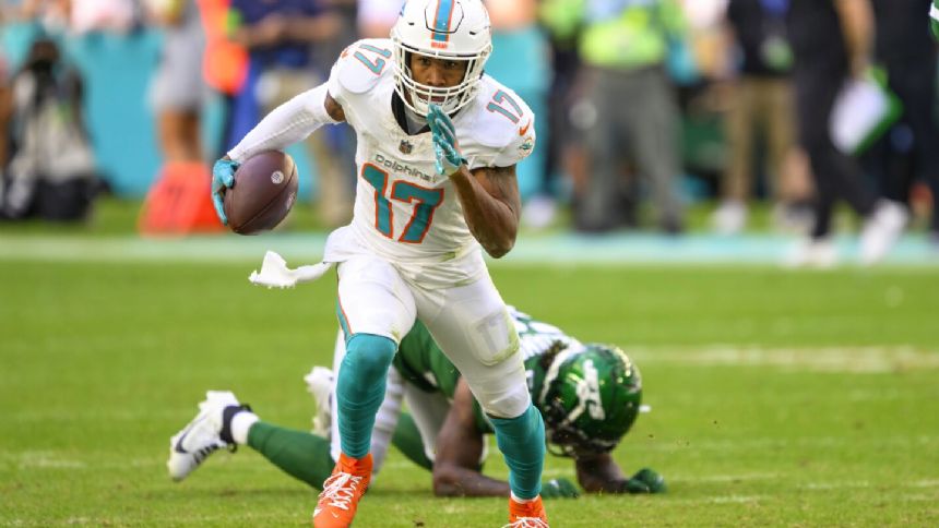 Dolphins agree to 3-year, $84.75 million contract extension with WR Jaylen Waddle, AP source says