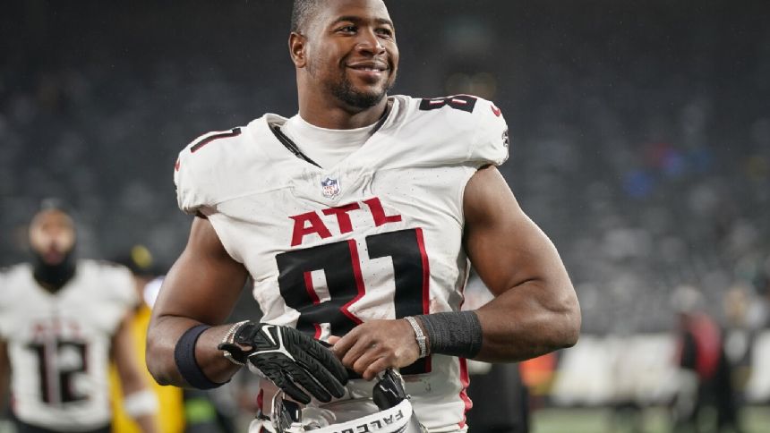 Dolphins fill need at tight end, agree to terms with Jonnu Smith on 2-year deal, AP source says