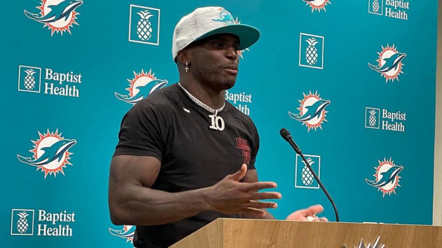 Dolphins' Tyreek Hill responds to Tua Tagovailoa criticism after viral video: 'Can y'all chill or nah?'