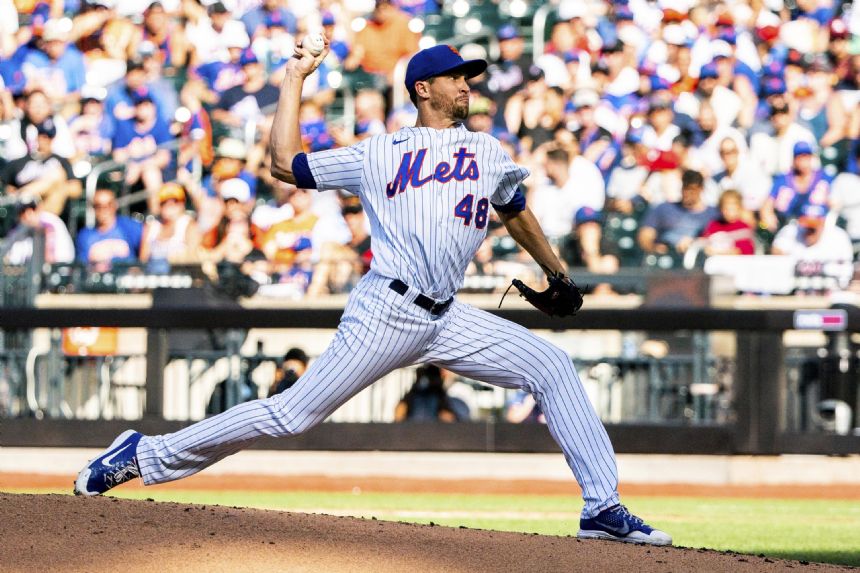 Dominant deGrom pitches surging Mets to 5-2 win over Braves