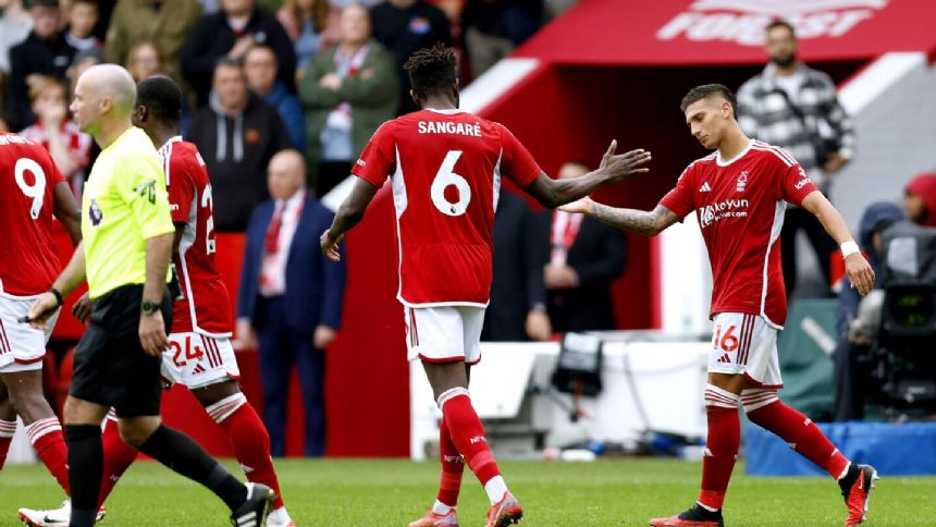 Dominguez's debut goal earns EPL point for 10-man Nottingham Forest against Brentford