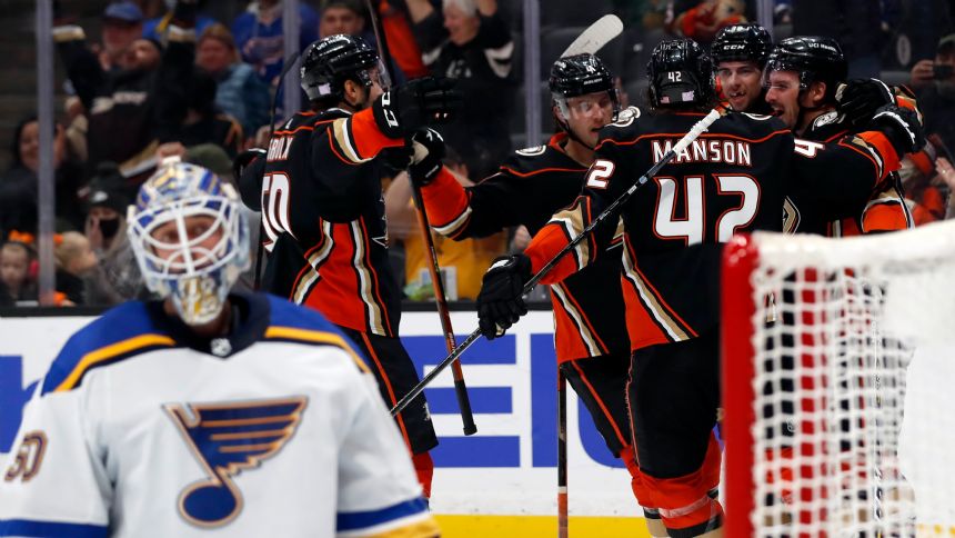 Ducks score 3 in 3rd, beat Blues 4-1 for 4th straight win