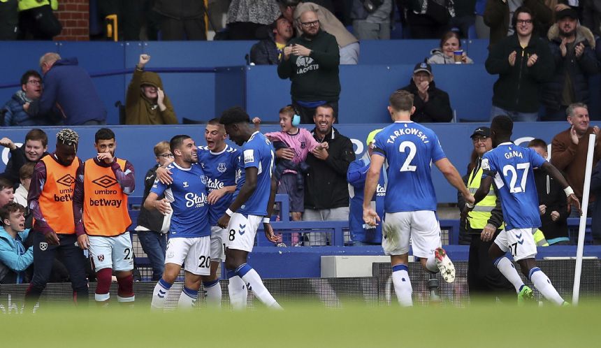 Everton beats West Ham 1-0 for first EPL win of season