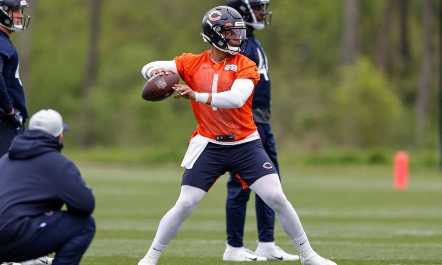 Fields practices for Bears, Dalton gets first-team snaps