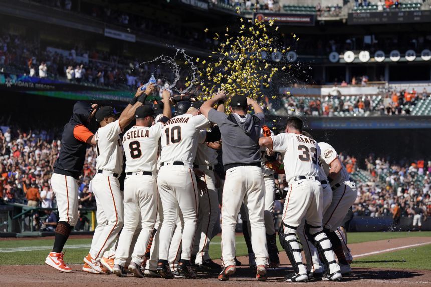 Flores hits game-ending, 2-run homer, Giants sweep Phillies