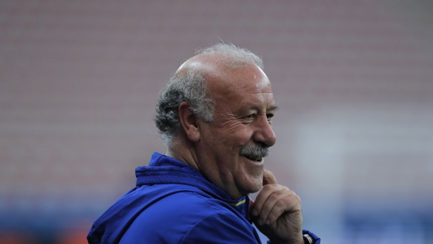 Former Spain coach Del Bosque to head the commission overseeing beleaguered soccer federation