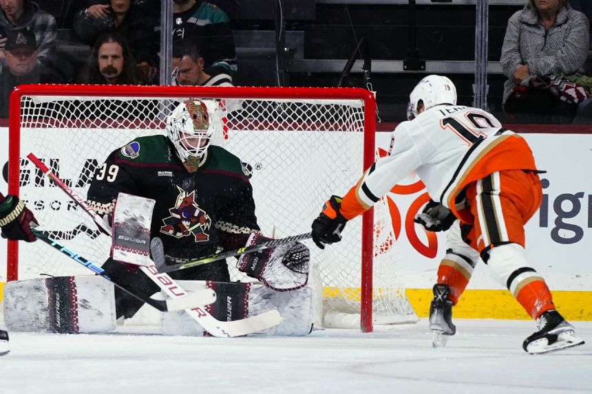 Fowler scores twice, Ducks knock off Coyotes 5-2