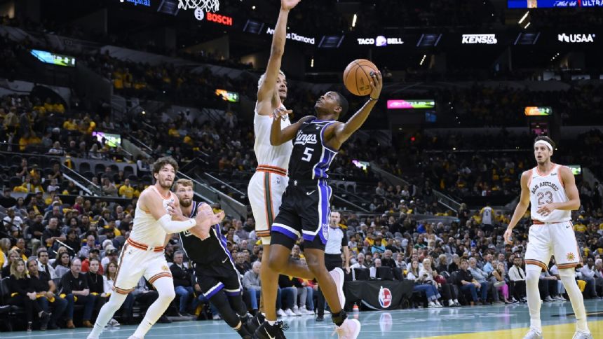 Fox's season-high 43 leads Kings past Wembanyama, Spurs 129-120 in in-season tourney