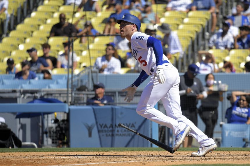 Freeman's 4 hits help Dodgers sweep season series from Cubs