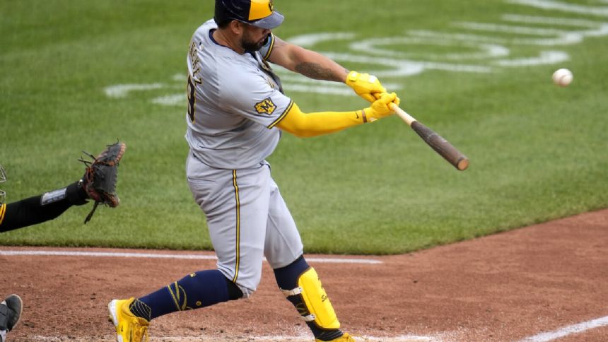 Gary Sanchez pinch hits for 2-run homer in 8th; Brewers rally for 7-5 win, series split with Pirates