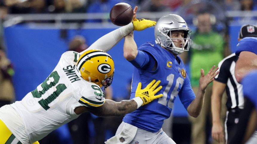 Goff's career-high 3 fumbles pave way for Lions' 29-22 loss to Packers, a game after throwing 3 INTs