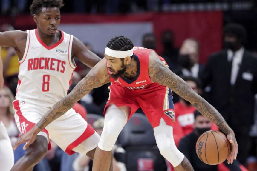 Gordon, Wood guide Rockets past Pelicans for 6th win in row