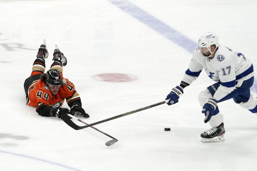 Grant's 2 goals lead Anaheim Ducks' 5-1 rout of Tampa Bay