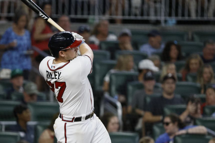 Grossman draws bases-loaded walk in 9th, Braves beat Marlins