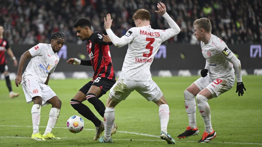 Gotze gives Frankfurt narrow win over struggling Mainz