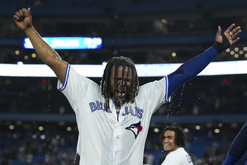 Guerrero homers, hits winning single in 10th, Jays top O's