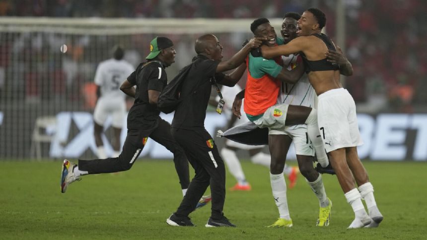 Guinea advances to quarterfinals at Africa Cup with late goal to beat 10-man Equatorial Guinea