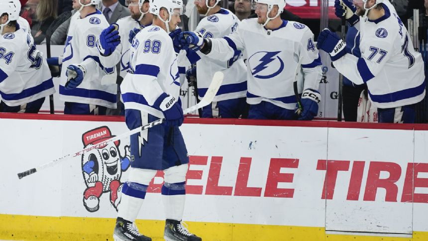 Hedman taps in late goal, Lightning edges Blackhawks 3-2 to end 3-game slide