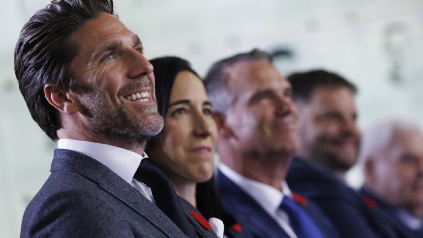 Henrik Lundqvist tops goalie-heavy Hockey Hall of Fame class set for induction Monday