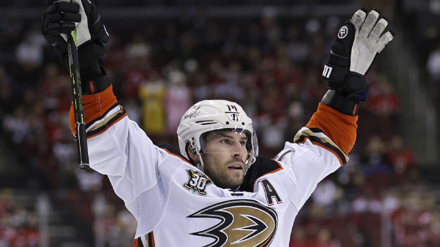 Henrique scores three as Ducks beat Devils 5-1 to snap five-game skid