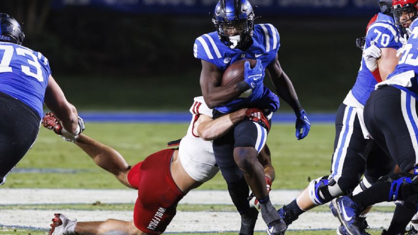 Henry Belin IV throws 2 TD passes in 1st career start, No. 17 Duke beats N.C. State 24-3