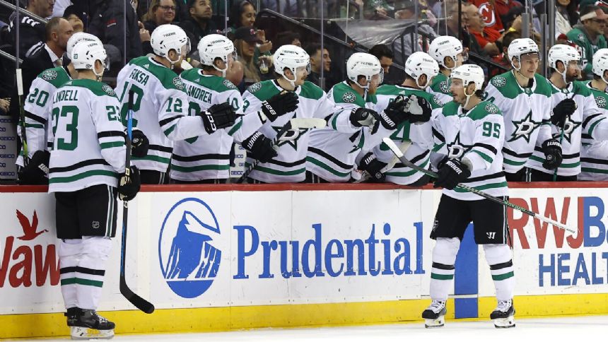 Hintz scores twice, Wedgewood makes 29 saves to lead Stars over Devils 6-2