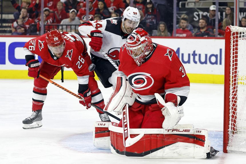 Hurricanes face decisions in net with Andersen, Raanta healthy for East final