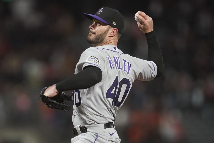 Injured reliever Tyler Kinley gets $6.25M deal from Rockies