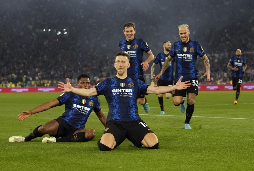 Inter beats Juventus 4-2 in cup to stay on course for double