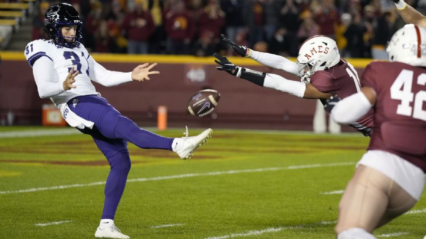 Iowa State defense has 4 INTs as Cyclones beat TCU 27-14