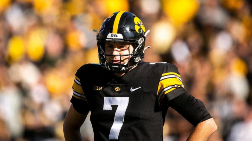 Iowa vs. Iowa State odds, line: 2022 college football picks, Week 2 predictions from proven computer model
