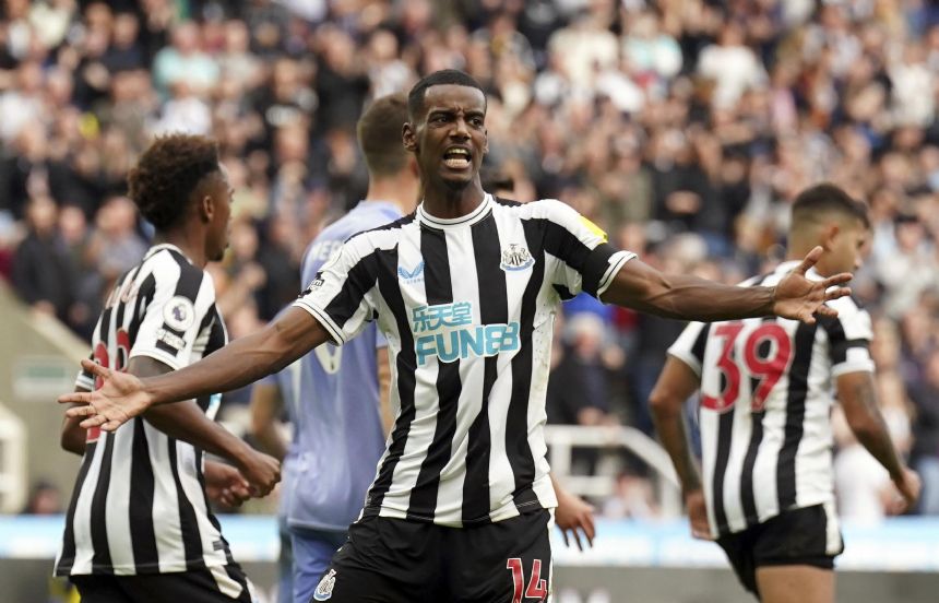 Isak penalty earns Newcastle 1-1 draw against Bournemouth