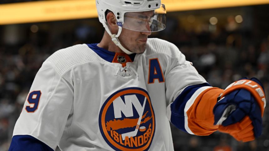 Islanders move into playoff spot, win 6th straight with 6-1 rout of Ducks