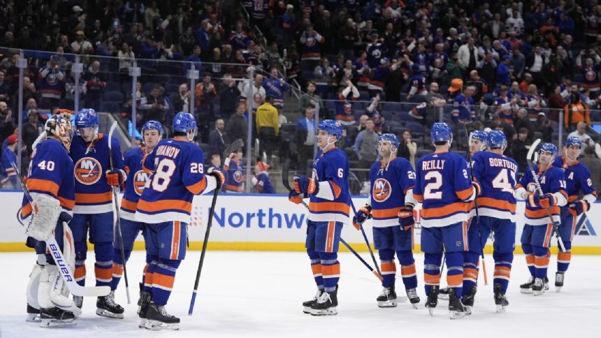 Islanders score 3 goals in 1st period en route to 4-2 win over Rangers. Zibanejad leaves with injury
