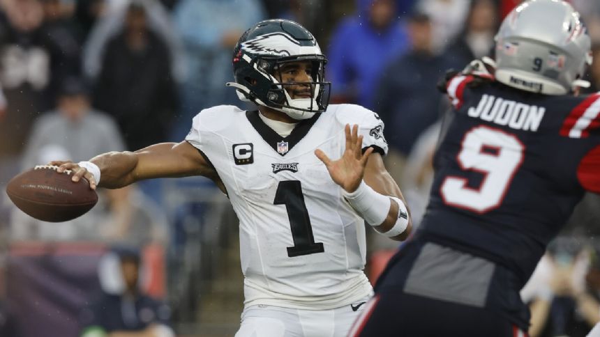Jalen Hurts, Eagles build early lead, hang on to beat Patriots 25-20 as Tom Brady is honored